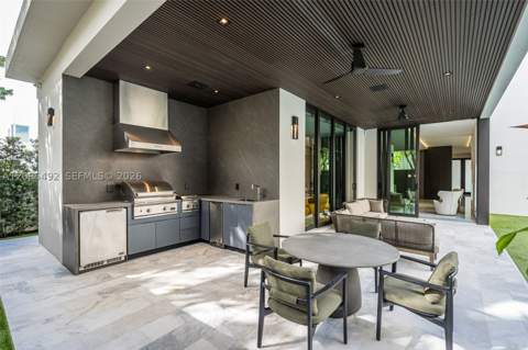 10540 NW 67th Ter, Doral FL - photo 6 of 70