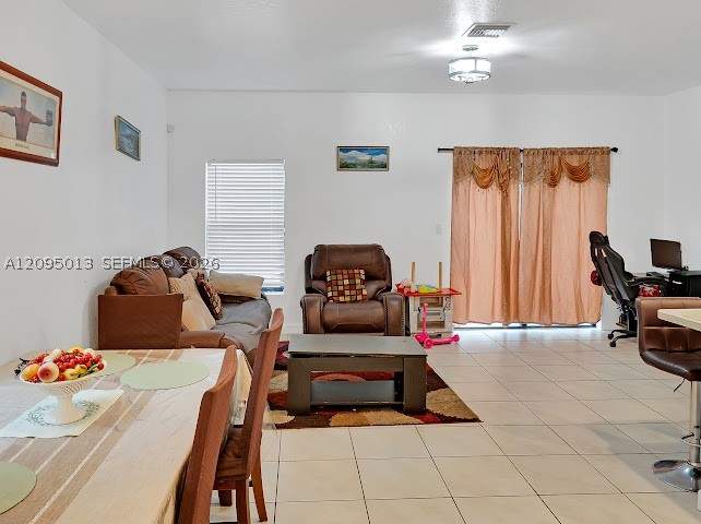3 bedroom Townhouse at 634 SW 12th St, Regal Palm Subdivision, Florida City — photo 4
