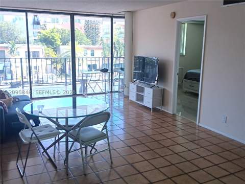 3545 NE 166th St 304, North Miami Beach FL - photo 7 of 24