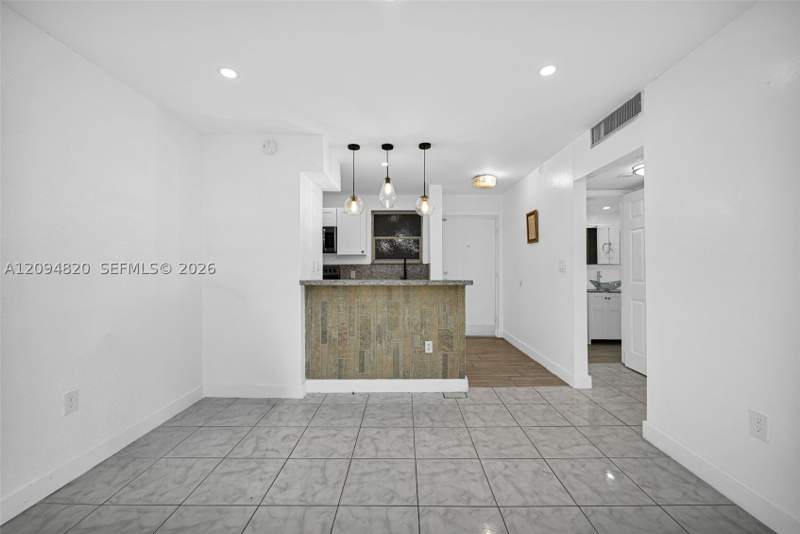 1 bedroom Condominium at 13101 Memorial Hwy 104, Wendover Condo, North Miami — photo 4