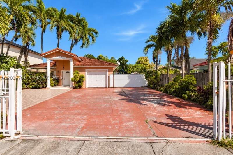 3 bedroom SingleFamilyResidence at 18411 SW 115th Ave, Grapevine, Miami — photo 2