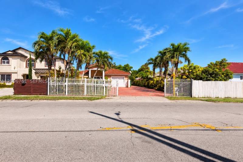 3 bedroom SingleFamilyResidence at 18411 SW 115th Ave, Grapevine, Miami — photo 3