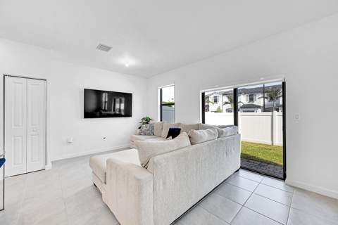 20357 NW 4th Path, Miami Gardens FL - photo 14 of 40