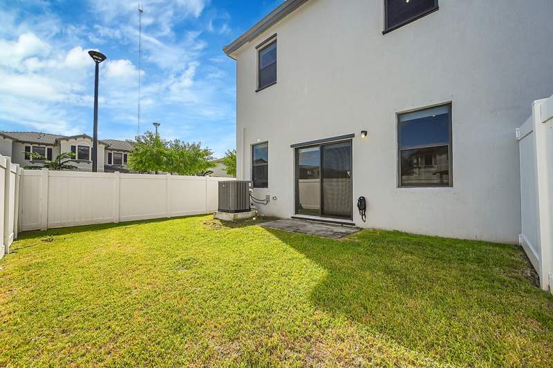 3 bedroom Townhouse at 20357 NW 4th Path, Vista Lago, Miami Gardens — photo 5