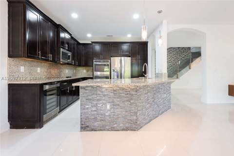 10235 NW 87th Ter, Doral FL - photo 16 of 83