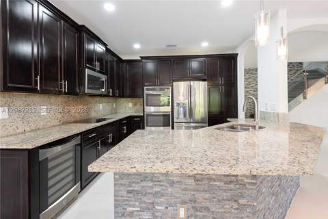 10235 NW 87th Ter, Doral FL - photo 17 of 83