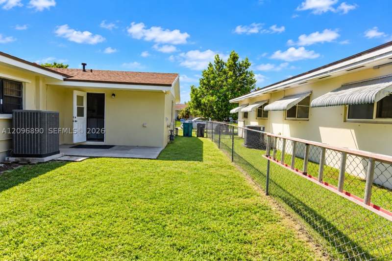 4 bedroom SingleFamilyResidence at 9741 SW 159th St, Palmetto Country Club Est, Miami — photo 4