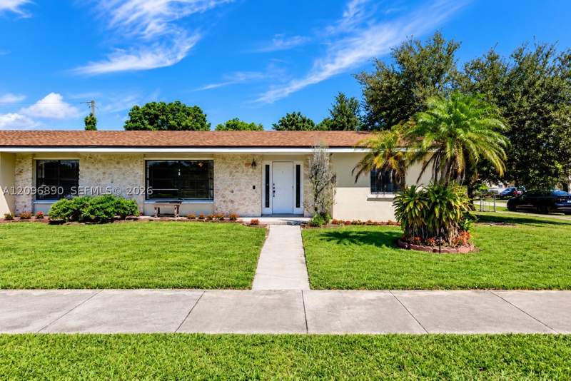 4 bedroom SingleFamilyResidence at 9741 SW 159th St, Palmetto Country Club Est, Miami — photo 5