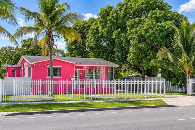 3 bedroom SingleFamilyResidence at 940 NW 135th St, Biscayne Village Heights, North Miami — photo 4