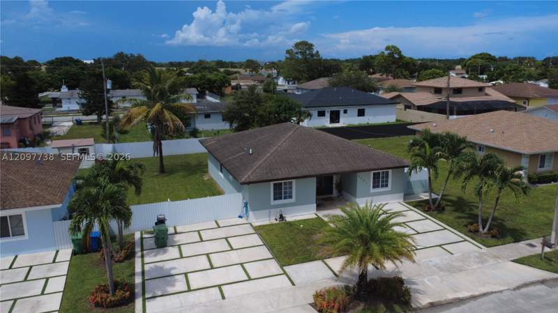 4 bedroom SingleFamilyResidence at 3481 NW 212th St, Liberty Gardens, Miami Gardens — photo 4