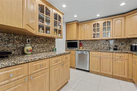 500 Bayview Dr 1631, Sunny Isles Beach FL - photo 10 of 28