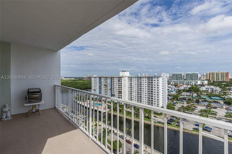 2 bedroom Condominium at 500 Bayview Dr 1631, Arlen House West Condo, Sunny Isles Beach — photo 5
