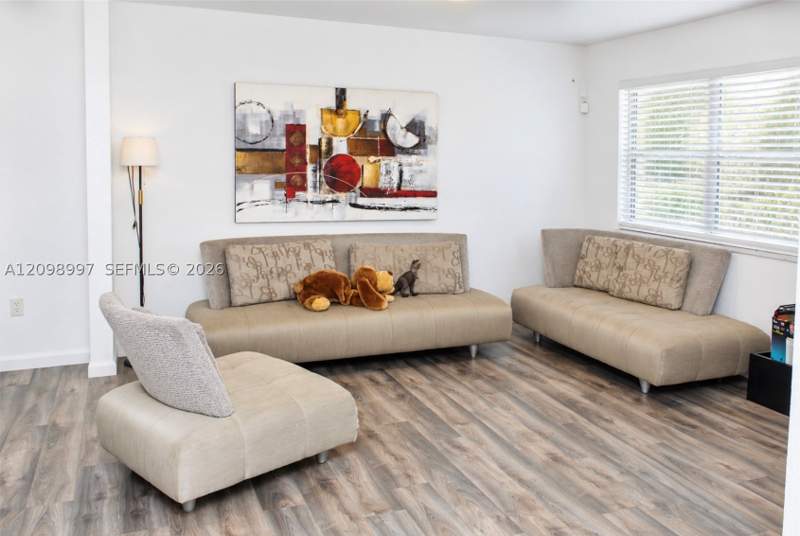 4 bedroom SingleFamilyResidence at 13601 Harrison St, 10th Addn To Richmond Hei, Miami — photo 3