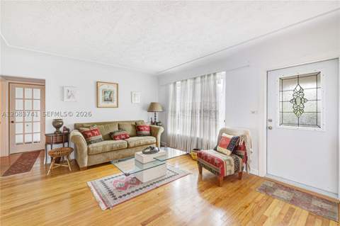 633 NE 119th St, Biscayne Park FL - photo 8 of 30