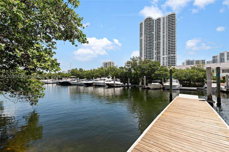 2 bedroom Condominium at 3400 NE 192nd St 1707, Mystic Pointe Tower 600 C, Aventura — photo 3