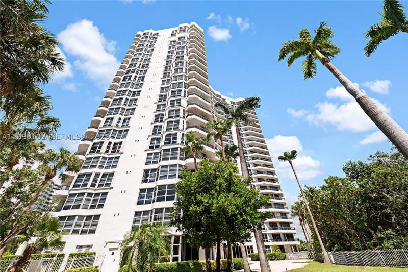 2 bedroom Condominium at 3400 NE 192nd St 1707, Mystic Pointe Tower 600 C, Aventura — photo 4