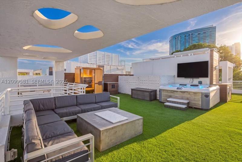 3 bedroom Townhouse at 455 NE 39th St 202, One Bay Condo, Miami — photo 3