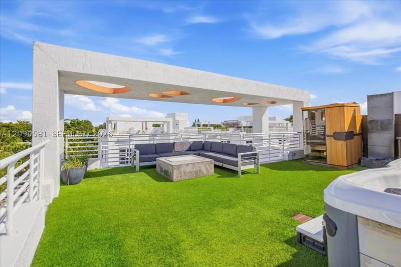 3 bedroom Townhouse at 455 NE 39th St 202, One Bay Condo, Miami — photo 5
