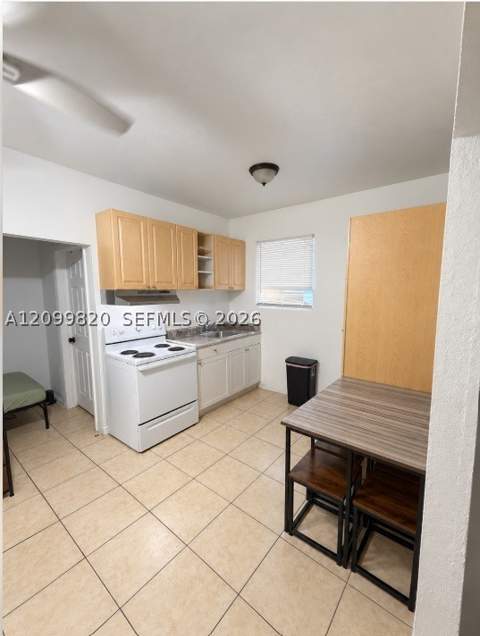 1021 NW 3rd St 206, Miami FL - photo 12 of 17