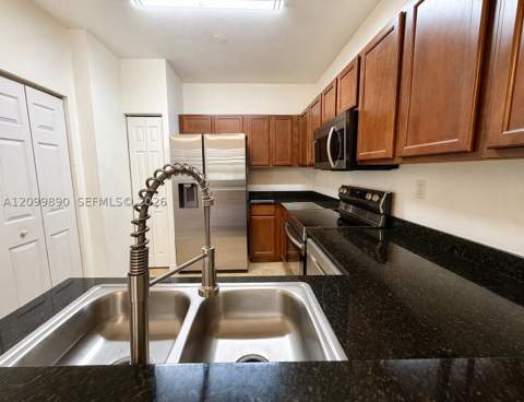 10870 NW 88th Ter 216, Doral FL - photo 9 of 19