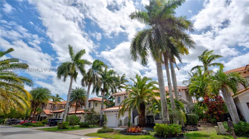 5 bedroom SingleFamilyResidence at 7956 SW 195th St, Cutler Cay, Cutler Bay — photo 5