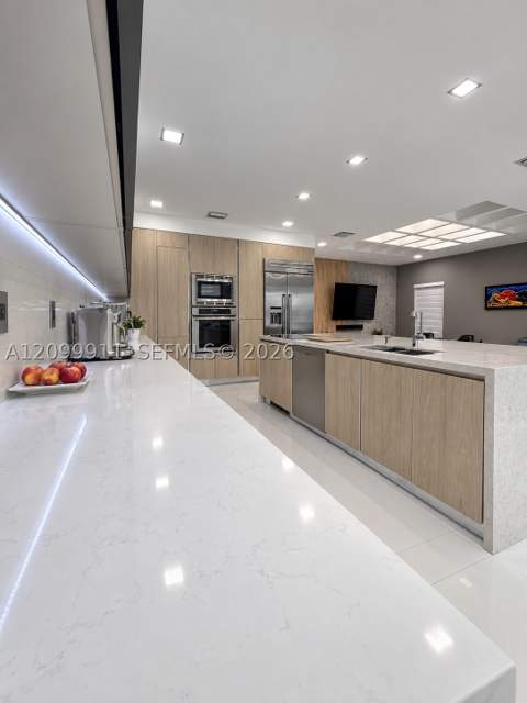 7310 NW 107th Pl, Doral FL - photo 9 of 37
