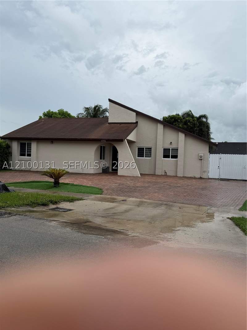 3 bedroom SingleFamilyResidence at 12246 SW 210th St, Oak Park Sec 5, Miami — photo 2