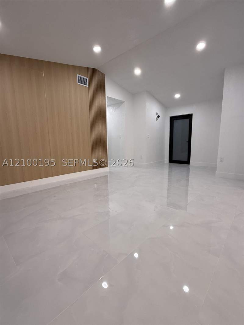 5 bedroom SingleFamilyResidence at 10830 SW 160th St, Fairway Lake South Sec 2, Miami — photo 3