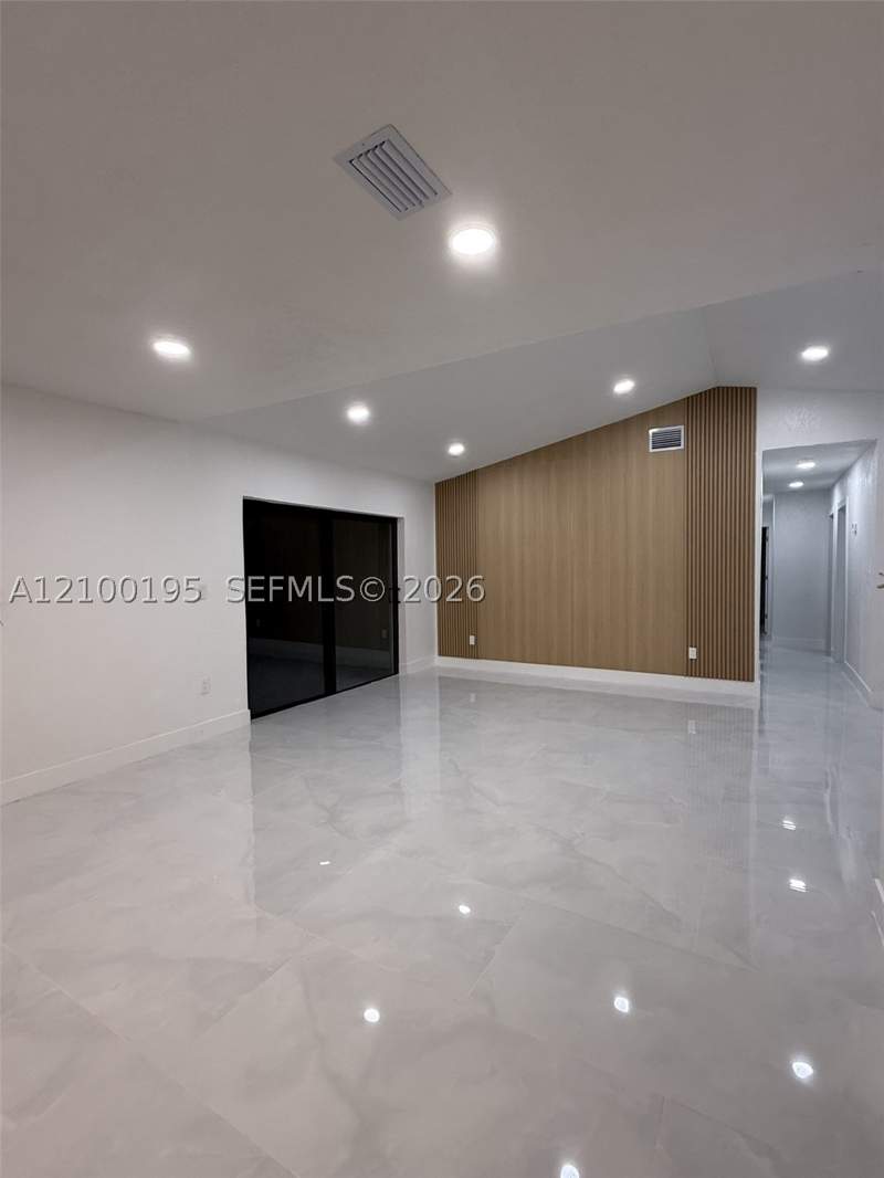 5 bedroom SingleFamilyResidence at 10830 SW 160th St, Fairway Lake South Sec 2, Miami — photo 4