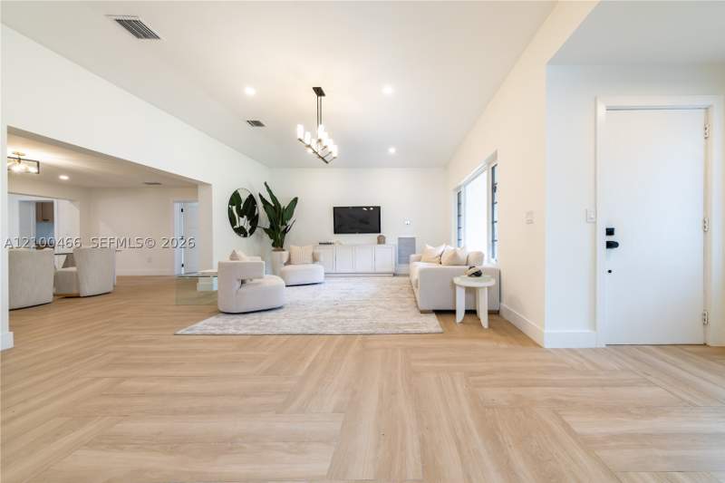 4 bedroom SingleFamilyResidence at 420 NE 55th Ter, Bayshore Plaza, Miami — photo 3