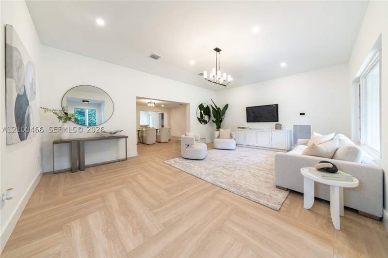 4 bedroom SingleFamilyResidence at 420 NE 55th Ter, Bayshore Plaza, Miami — photo 4