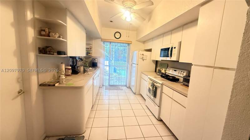 3 bedroom SingleFamilyResidence at 9325 SW 178th Ter, Orchard Estates, Palmetto Bay — photo 2