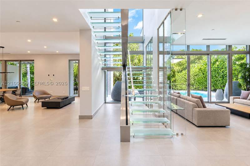 7 bedroom Villa at 110 Reef Ln 10, Oceana Key Biscayne Condo, Key Biscayne — photo 2