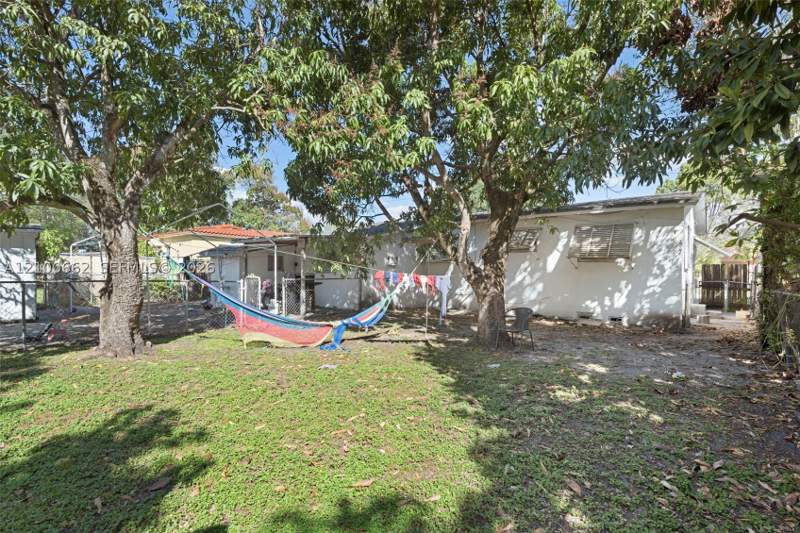3 bedroom SingleFamilyResidence at 5886 SW 20th St, Coral Way Sec C, Miami — photo 5