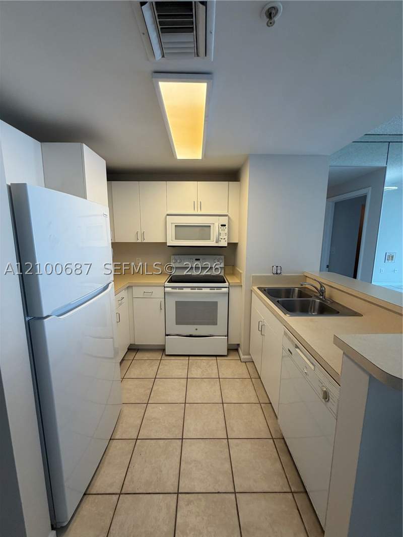 1 bedroom Condominium at 185 SE 14th Ter 2512, Fortune House Condo, Miami — photo 2