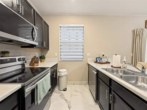 11266 SW 250th Ter, Homestead FL - photo 7 of 34