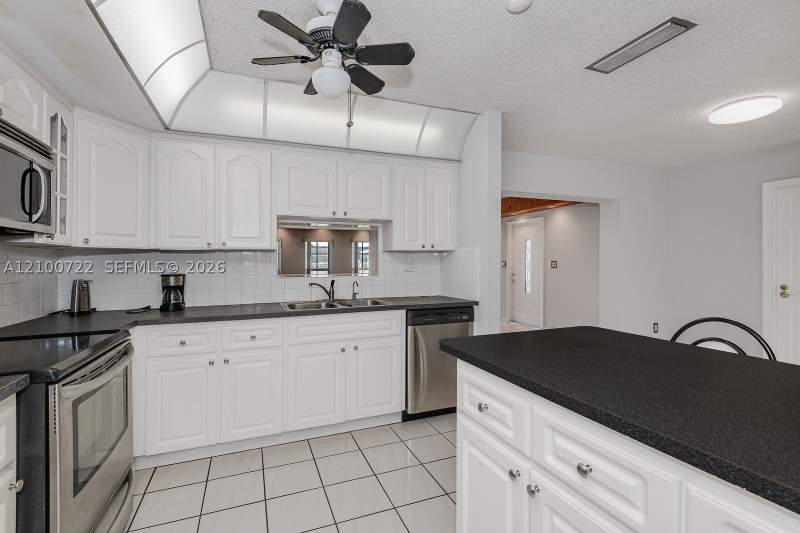 4 bedroom SingleFamilyResidence at 7802 W 18th Ln, Palm Springs Lakes 5th Ad, Hialeah — photo 2