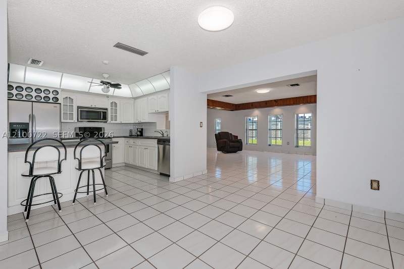 4 bedroom SingleFamilyResidence at 7802 W 18th Ln, Palm Springs Lakes 5th Ad, Hialeah — photo 5