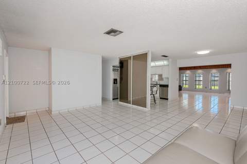 7802 W 18th Ln, Hialeah FL - photo 6 of 19
