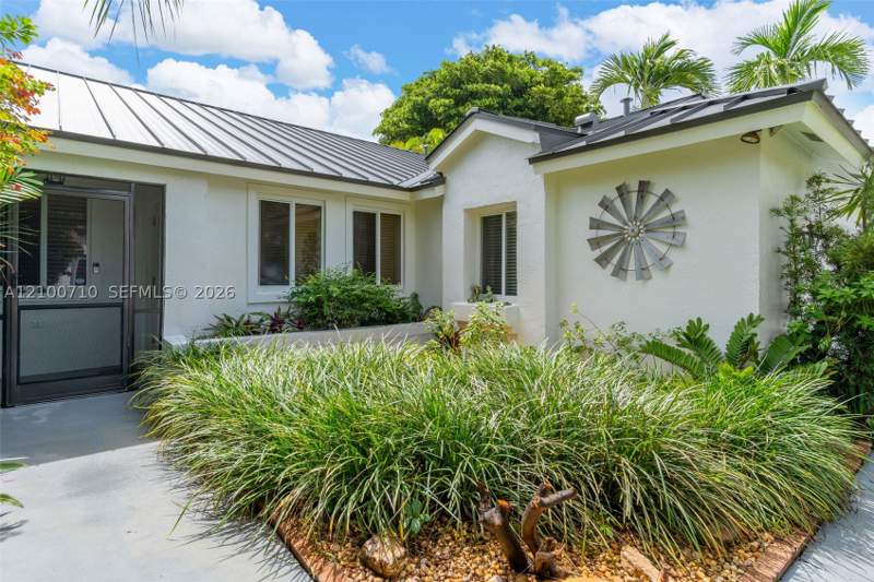 4 bedroom SingleFamilyResidence at 8514 SW 209th Ln, Centennial Sec 1, Cutler Bay — photo 2