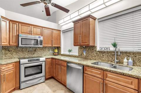 8514 SW 209th Ln, Cutler Bay FL - photo 6 of 28