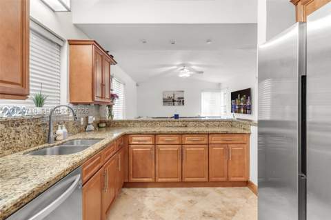 8514 SW 209th Ln, Cutler Bay FL - photo 7 of 28