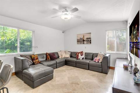 8514 SW 209th Ln, Cutler Bay FL - photo 9 of 28