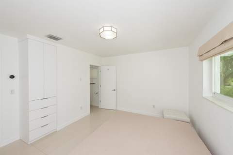 1040 N Venetian Drive, Miami FL - photo 12 of 27