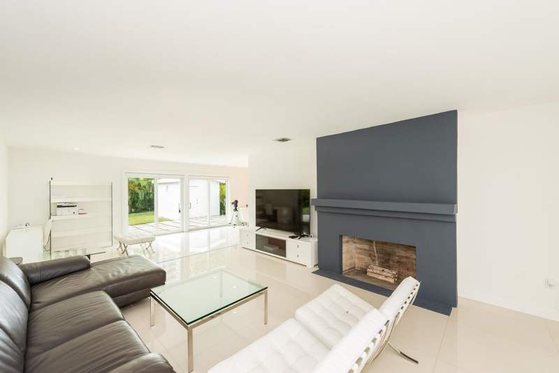 4 bedroom SingleFamilyResidence at 1040 N Venetian Drive, Biscayne Isl, Miami — photo 3