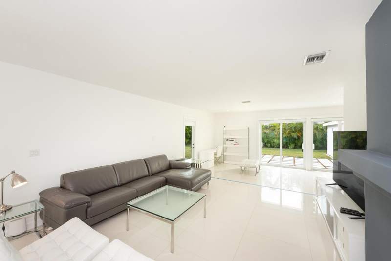 4 bedroom SingleFamilyResidence at 1040 N Venetian Drive, Biscayne Isl, Miami — photo 4