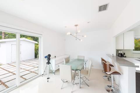 1040 N Venetian Drive, Miami FL - photo 6 of 27