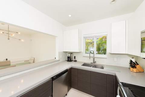 1040 N Venetian Drive, Miami FL - photo 8 of 27