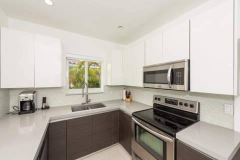 1040 N Venetian Drive, Miami FL - photo 9 of 27