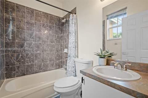 645 E Mowry Ct, Homestead FL - photo 11 of 18